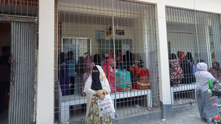 ナルシンディ・サダール病院：スタッフ不足と劣悪な設備がサービスに支障