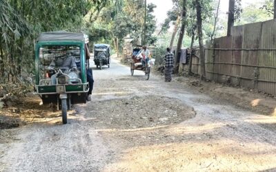 マニクガンジの400キロの田舎道が完全に荒廃