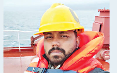 ドローン攻撃を受けたタンカーに座礁したバングラデシュ人船員