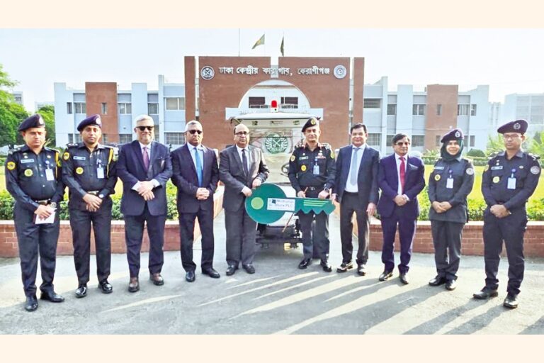 モドゥモティ銀行が刑務所局に電動カートを寄贈