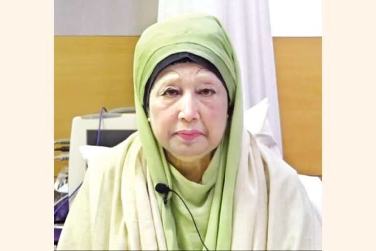 ズバイダさんはカレダさんの状態を観察するためにエバーケアを訪問した。