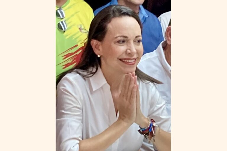 ノーベル賞受賞者がオスロで賞を受け取るために登場