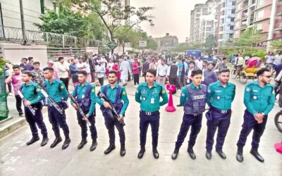 警察はエバーケア病院付近でBNP支持者が集まるのを阻止するために警備にあたる