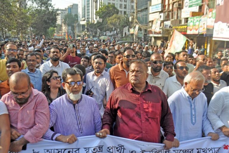 BNPが全国デモを実施、インキラブ・マンチが抗議集会を開催