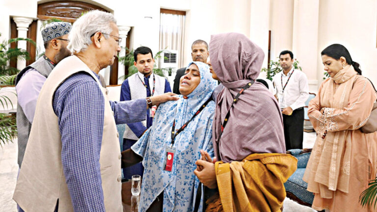 ハディ氏の容態は危篤、警察が容疑者を特定