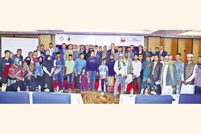 スマイルプロジェクトは60人に義肢を支給