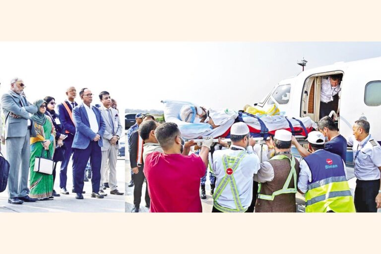 ハディ氏は救急ヘリコプターでシンガポールへ