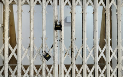 学長支持派の辞任要求：CUの学生が管理棟を封鎖