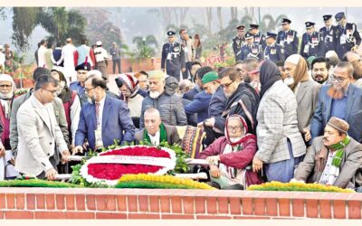 戦争で負傷した自由の闘士と勇敢な賞を受賞した自由の闘士が敬意を表す