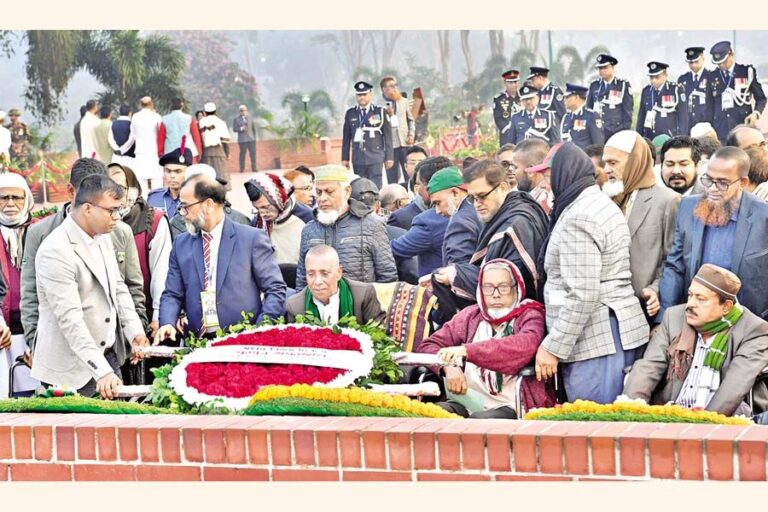 戦争で負傷した自由の闘士と勇敢な賞を受賞した自由の闘士が敬意を表す