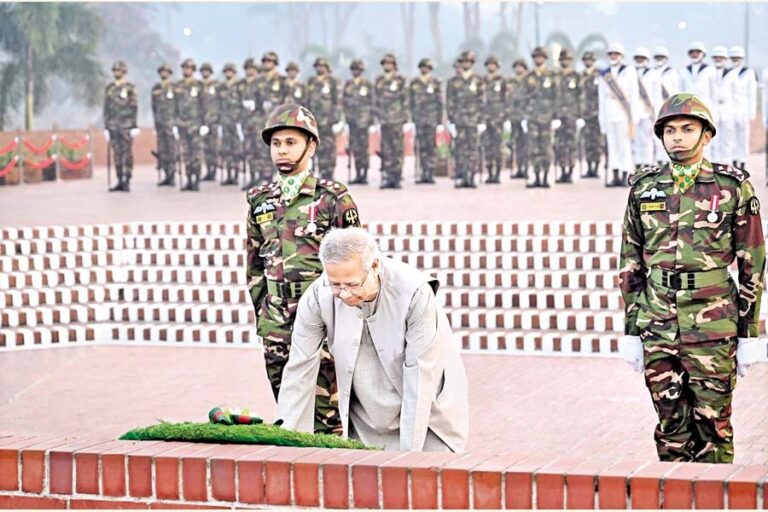 首席顧問ムハマド・ユヌス教授が殉教者たちに深い敬意を表した