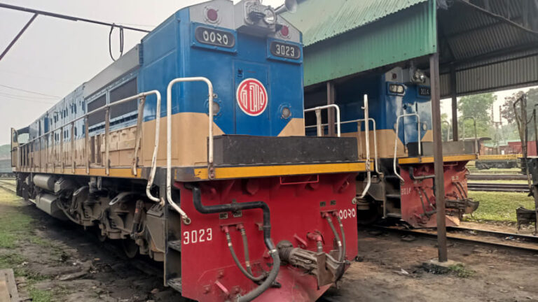 老朽化した機関車が北部の列車を危険な軌道に乗せている