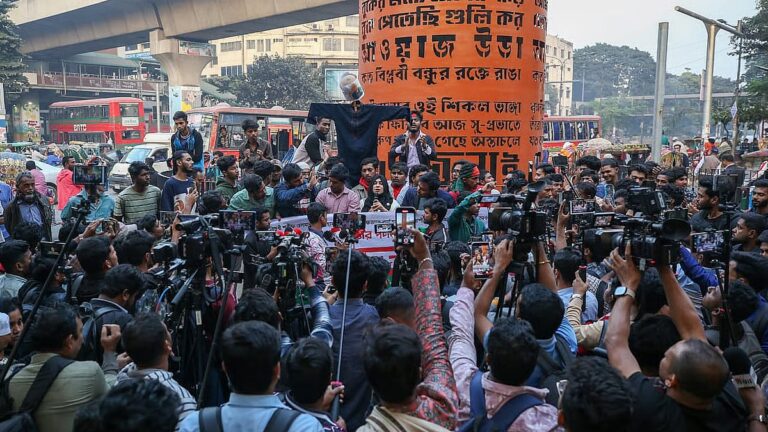 チャトラ・シャクティ氏、内務顧問が今夜までに辞任しない場合はジャムナ議会前で座り込みを行うと警告