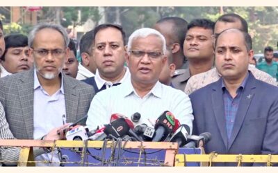 AZMザヒド・ホセイン医師が記者団に対し、カレダ・ジアさんの健康状態について語る