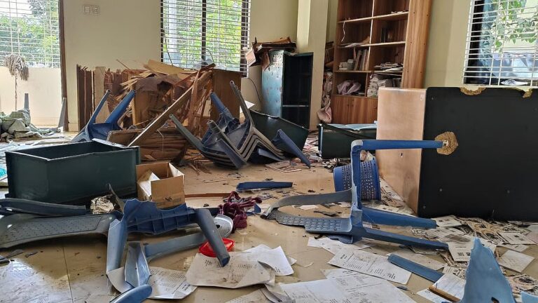 ダッカ郊外3地区のプロトム・アロ事務所への襲撃と破壊行為