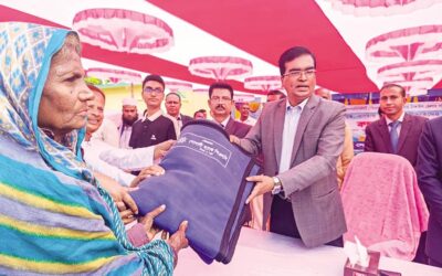 ソナリ銀行がタンガイルで毛布を配布