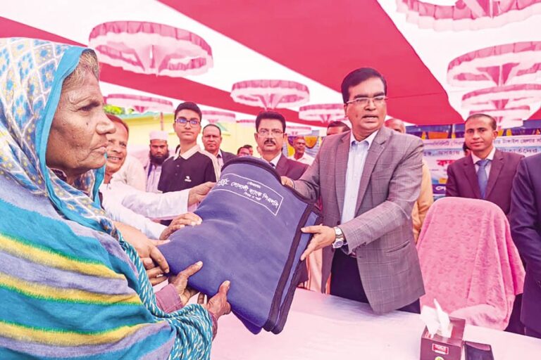 ソナリ銀行がタンガイルで毛布を配布