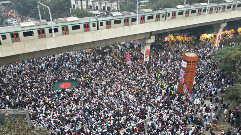 殺人犯を逮捕しなければ無期限封鎖に直面する