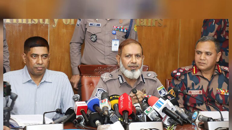 ファイサル・カリムが国内にいるか海外にいるかについては具体的な情報がない