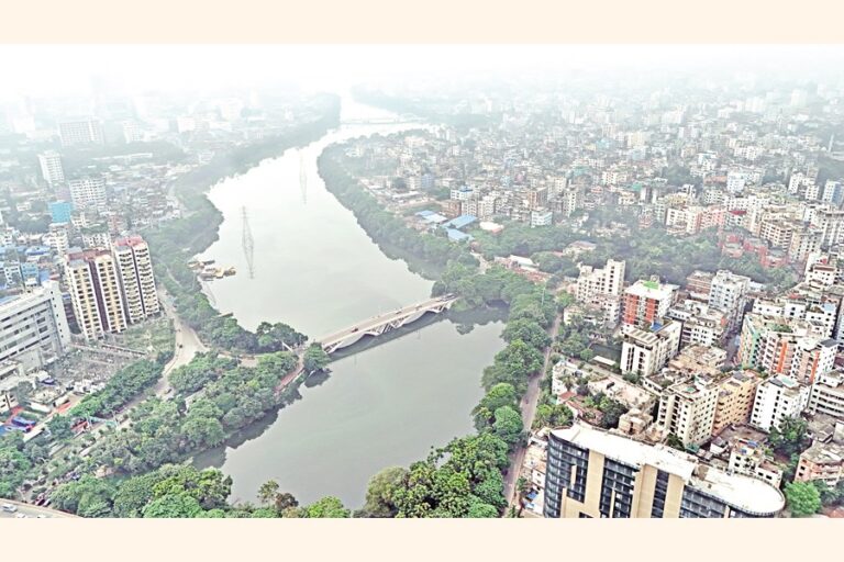 バングラデシュの一部は霧に覆われ、今後はさらに寒い日々が続く