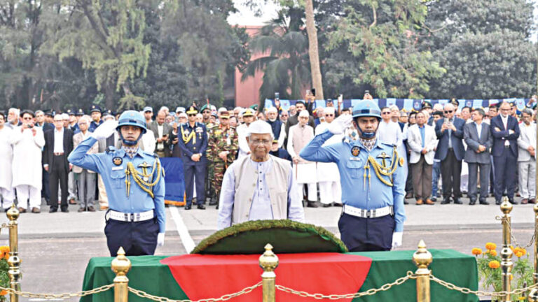 解放戦争の副司令官AKカンドカーが永遠の眠りにつく