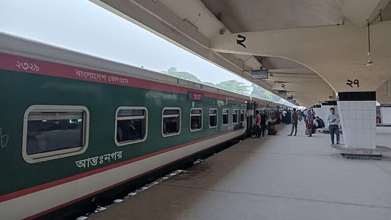 タリク・ラーマン氏の歓迎会に出席する指導者や活動家のために10本の特別列車が割り当てられた