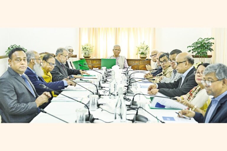 ムハマド・ユヌス教授が経済発展と予算支出に関する高レベル会議を主宰