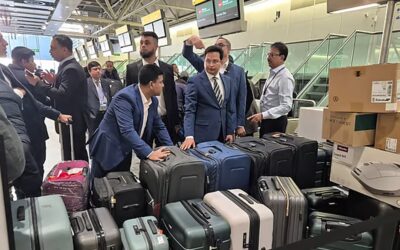 タリク・ラーマンが空港へ出発