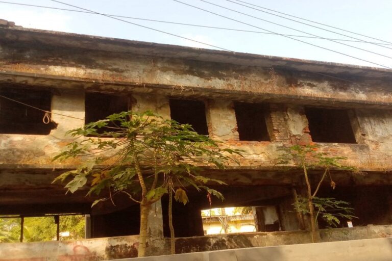 荒廃した遺跡がアムタリ裁判所の司法に長い影を落とす