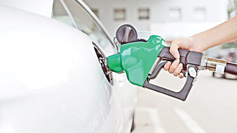 1月の燃料価格が1リットルあたり2タカ値下げ