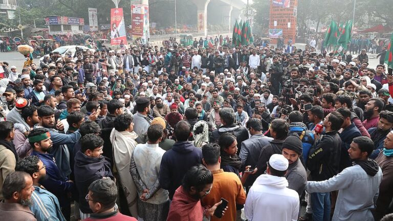 インキラブ・モンチョ氏、ハディ氏の裁判が30日以内に終わらなければ政権転覆の恐れを警告