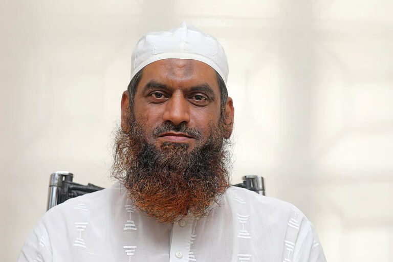 マムヌル・ハックは教育とビジネスで130万タカを稼いでいる