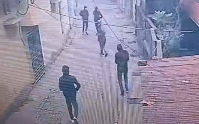 恐喝要求を無視：覆面の銃撃者がチッタゴンの有力実業家の自宅に銃撃