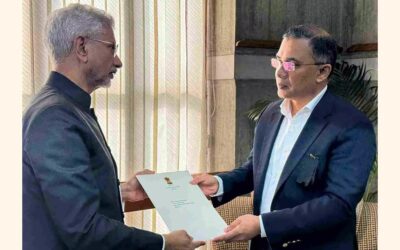 国民の監視下にある外交文書