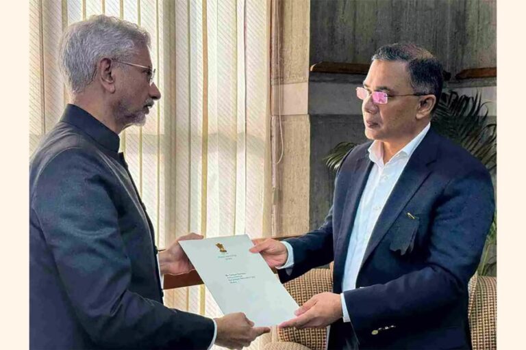 国民の監視下にある外交文書