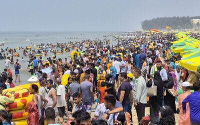 大晦日を祝うためコックスバザールに観光客が集まる