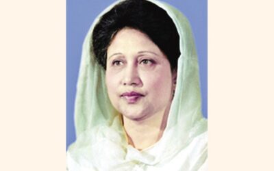 祈りが捧げられ、墓には信者や親族が集まった