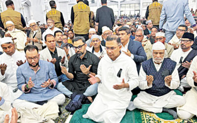 タリクと家族がカレダ・ジアのために祈りを捧げる