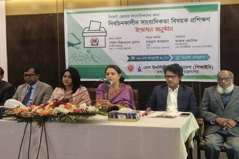 リズワナ・ハサン氏は「敗戦軍はまだ国内で活動している」と語る