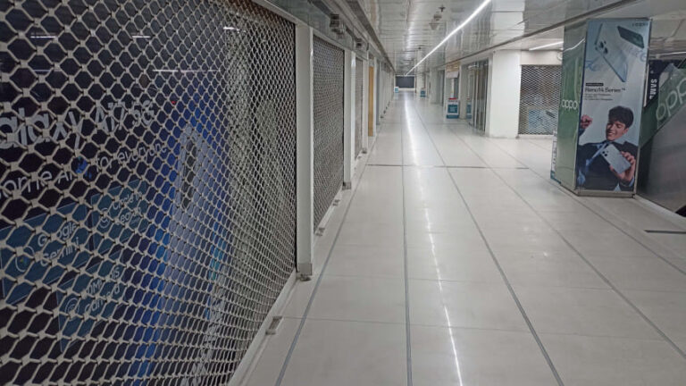 NEIR立ち上げ抗議：ほとんどの携帯電話ショップが3日目も閉店