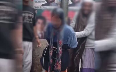 寒い冬の朝に冷水で拷問される女性