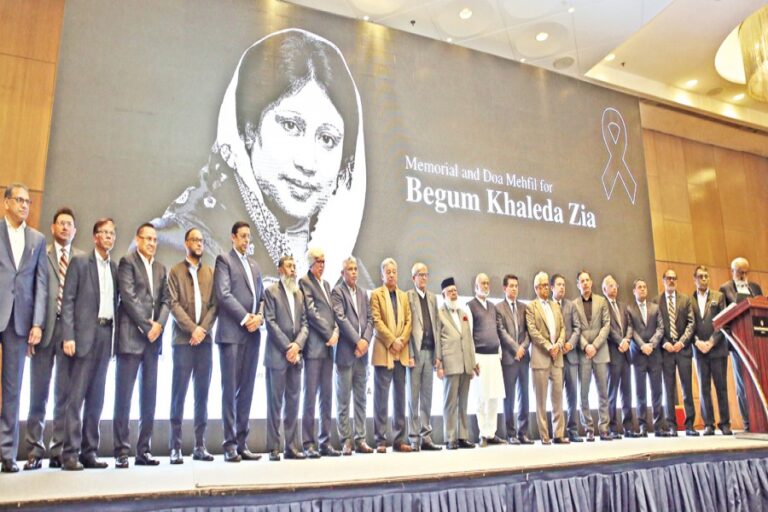 元首相が導入した官民連携の経済発展のユニークな組み合わせ