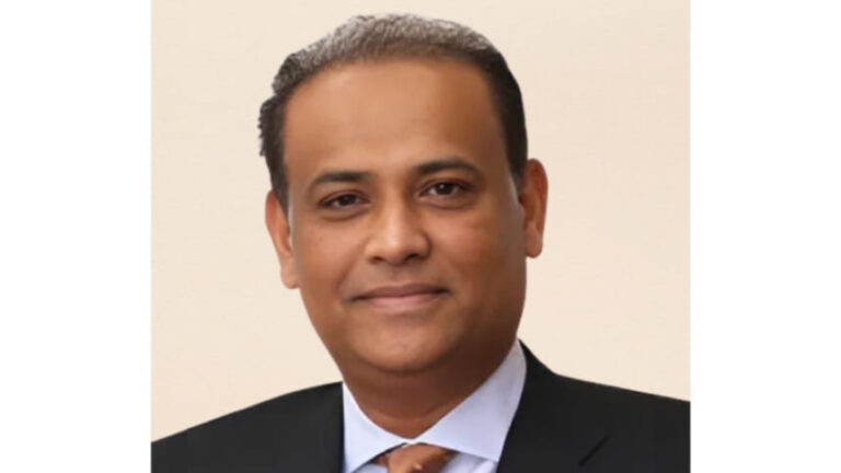 サイフザマン元大臣と妻が訴訟