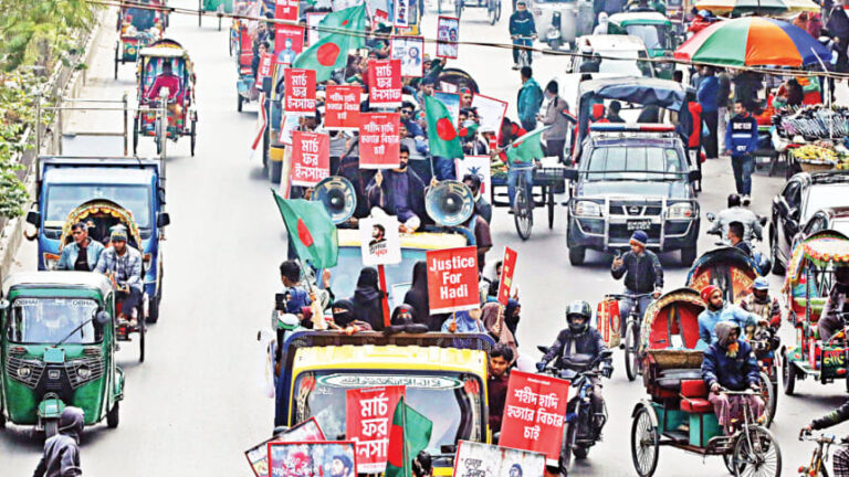 インキラブ・モンチョがトラックの行列を制覇