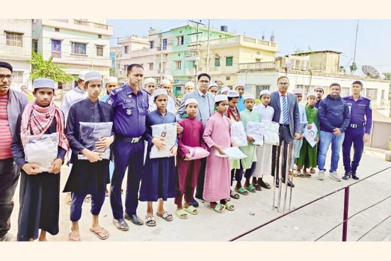 BRAC銀行がバングラデシュ全土に冬物衣料を配布