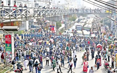 学生の道路封鎖が市内の交通混乱を引き起こす