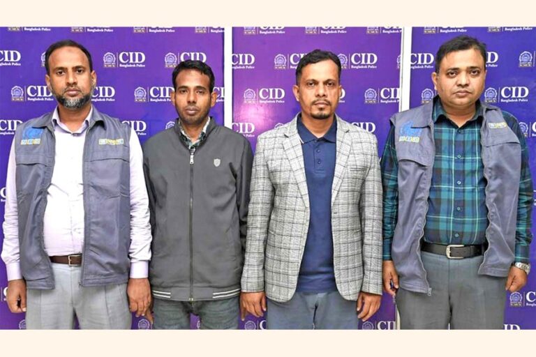 CIDは選挙管理委員会（EC）職員2人を逮捕した。