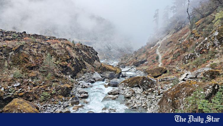 メラピーク：世界最高峰のトレッキング山頂への旅