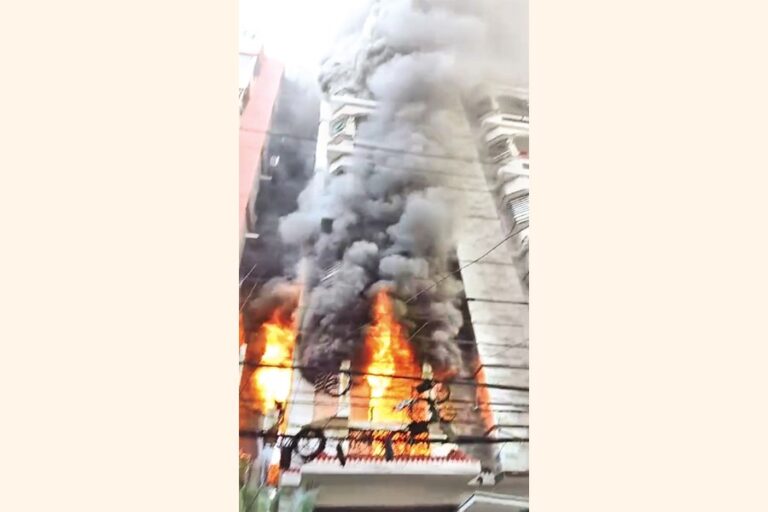 ウッタラの住宅火災で6人が焼死