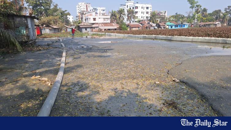 ララル・ディギの一部が埋め立てられている